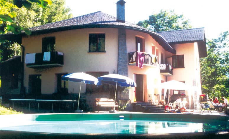 Gruppenhaus Dalpe mit kleinem Pool