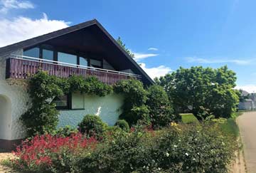 Moderne 5-Sterne Ferienwohnung mit Balkon am Kaiserstuhl
