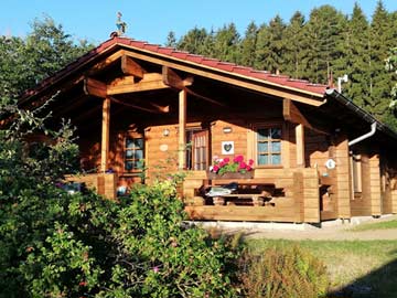 Ferienhütte mit Badeteich im Odenwald