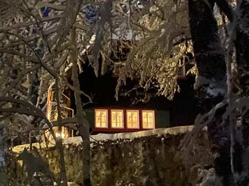 Die Hütte bei Nacht