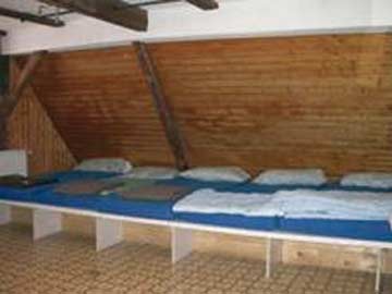 das 10er-Matratzenlager im Dachgeschoss