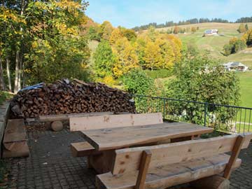 Picknickmöbel auf der Terrasse