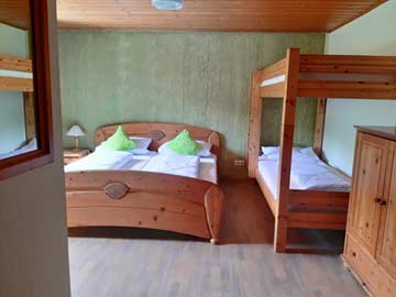 4-Bett-Zimmer (Doppelbett und Etagenbett)