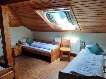 3-Bett-Zimmer mit Einzelbetten