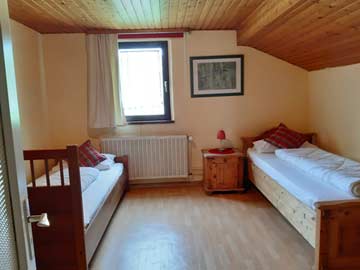 2-Bett-Zimmer mit Einzelbetten