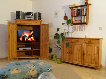 TV und CD-Stereoanlage im Wohnzimmer