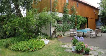 Innenhof mit Gartenmöblierung