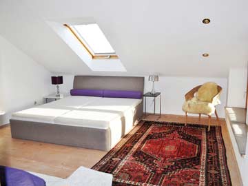 Schlafzimmer 3: 2-4-Bett-Zimmer mit Doppelbett und Schlafcouch