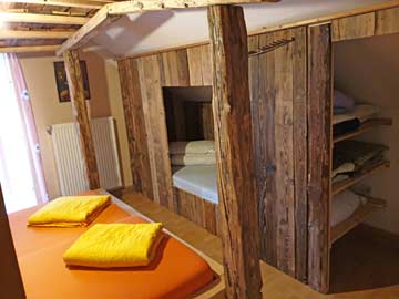 3-Bett-Zimmer mit Doppelbett und Schlafkoje