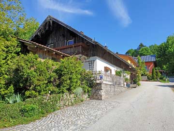Berghütte mit Hot Pot, Whirlpool und Kamin für Urlaub im Passauer Land