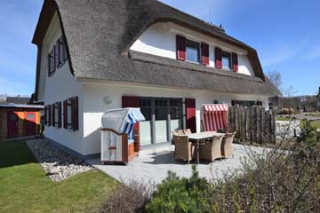 Komfortables Reetdachhaus mit Sauna am Ostseestrand Boltenhagen