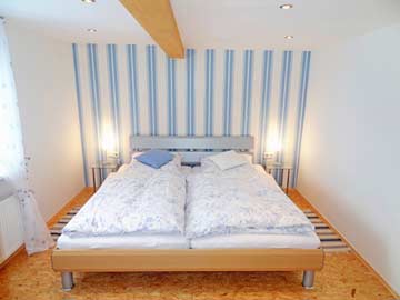 Weiteres Schlafzimmer mit Doppelbett