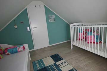 Einzelzimmer mit Kinderbett