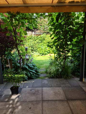 Terrasse mit Gartenblick