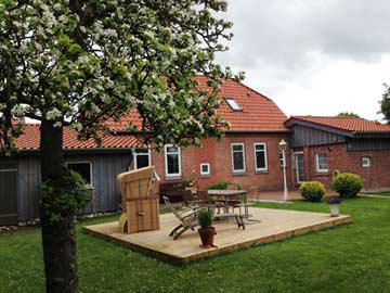 Schönes Ferienhaus Hooksiel mit großem Garten