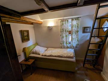 1-Bett-Zimmer mit Schlafgalerie in Wohneinheit 2