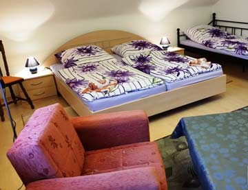 4-Bett-Zimmer mit Sitzecke