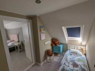 Einzelzimmer mit kleinem Bett