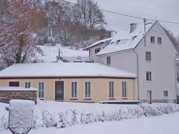 Haupthaus + Anbau im Winter