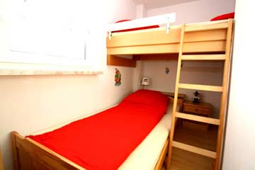 2-Bett-Zimmer mit Hoch- und Einzelbett
