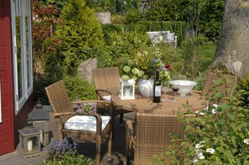 Möblierte Terrasse am Gartenhaus