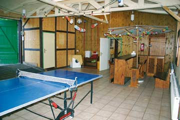 Gruppenhaus Insel Fehmarn - Tenne mit Tischtennisplatte