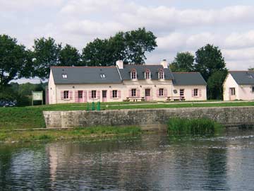 Gruppenhaus in der Bretagne - Am Kanal von Nantes nach Brest gelegen