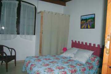 Schlafzimmer 3: 2-Bett-Zimmer mit Doppelbett und DU/ WC