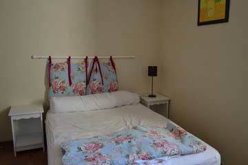 Schlafzimmer 2: franz Doppelbett mit DU/ WC im 1. OG