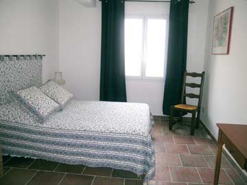 Schlafzimmer 1 - franz. Doppelbett (behindertengerecht)