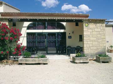 Eingang zum Haus und Terrasse