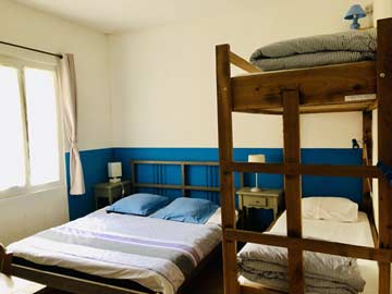 4-Bett-Zimmer mit frz. Bett und Etagenbett