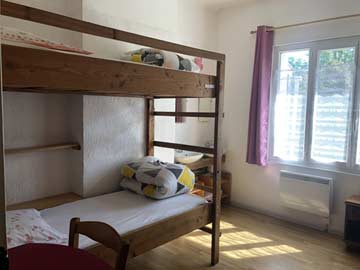 4-Bett-Zimmer mit Etagenbetten und fl. Wasser