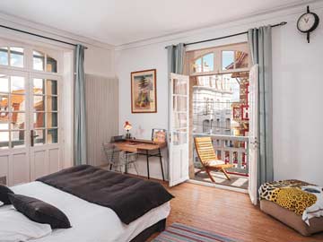Bild 2: 2-Bett-Zimmer mit 160 cm Doppelbett und Balkon im 1. OG