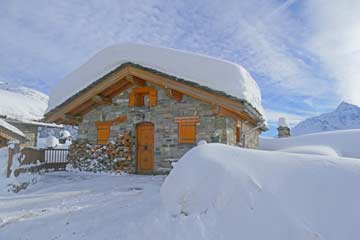 Hütte La Rosière - tief verschneit im Winter