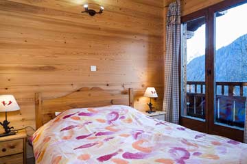 Blick in die Schlafzimmer: die Holzbauweise ermöglicht ein angenehmes Wohnklima