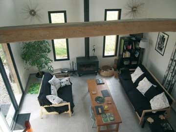 Wohnzimmer im EG mit Kaminofen von der Treppe aus