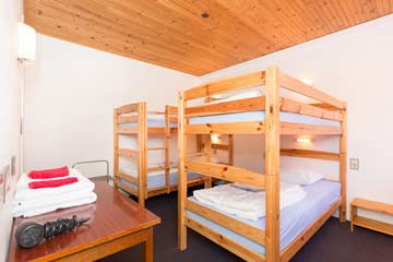 erstes 4-Bett-Zimmer mit Etagenbetten