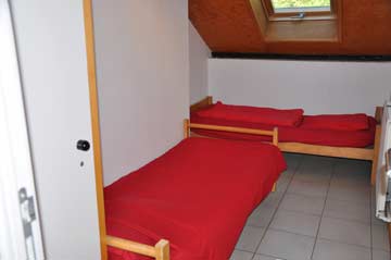 2-Bett-Zimmer mit Einzelbetten im OG