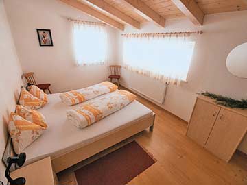 2-Bett-Zimmer mit Doppelbett
