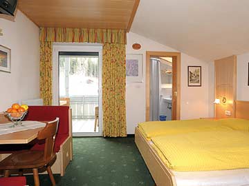 Ferienhaus für Familiengruppen in Luttach - die Zimmer im OG haben Hotelstandard