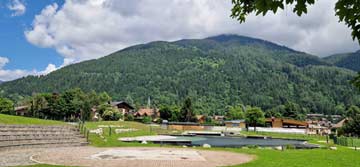der Bio-Badesee in Pinzolo im schön angelegten Parco Pineta (2,3 km entfernt)