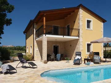 4 Sterne-Ferienhaus für 8 Personen mit Pool und Kamin in Istrien