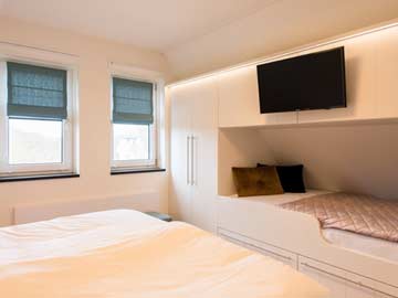 3-Bett Zimmer mit Doppelbett und Alkovenbett
