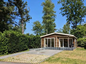 Blick von außen auf das barrierefreie Chalet 1