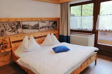 Ferienwohnung Krimmler Wasserfälle, Schlafzimmer 1 - Doppelbett + Zusatzbett für 1-2 Personen