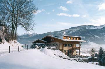Ferienwohnung Kitzsteinhorn - weitere Hausansicht im Winter