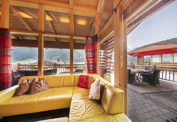 Ferienhaus Wald im Pinzgau - der schöne Wohnbereich mit Terrasse