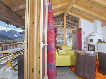 Ferienhaus Wald im Pinzgau - der schöne Wohnbereich mit Terrasse