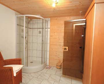 Badezimmer mit Sauna (Infrarotkabine)